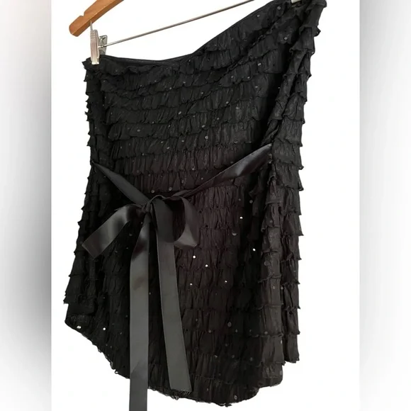 Sparkling Super Cute Black Shelly Tube Top with Ruffles a d Satin Bow - Picture 2 of 8